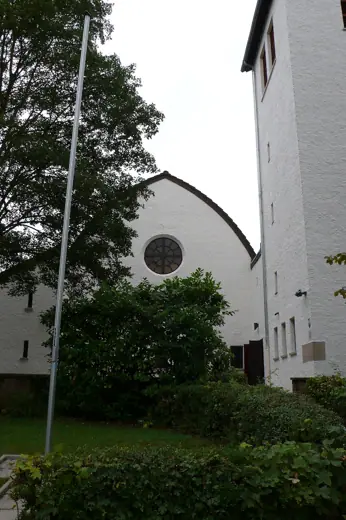 Photo 2: Exterior