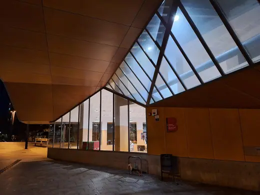 Photo 4: Exterior · Biblioteca Jaume Fuster