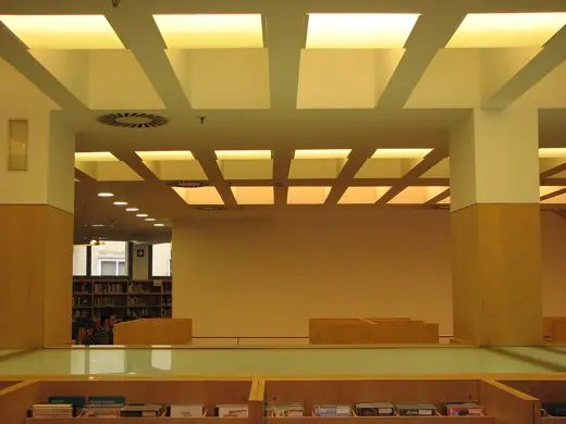 Photo 5: Interior · Biblioteca Jaume Fuster Interiors of libraries in Catalonia