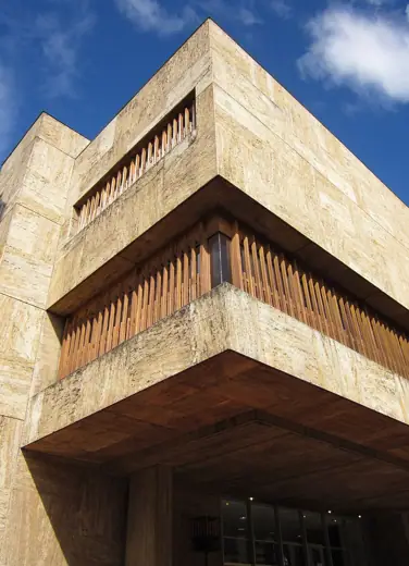 Photo 2: Exterior