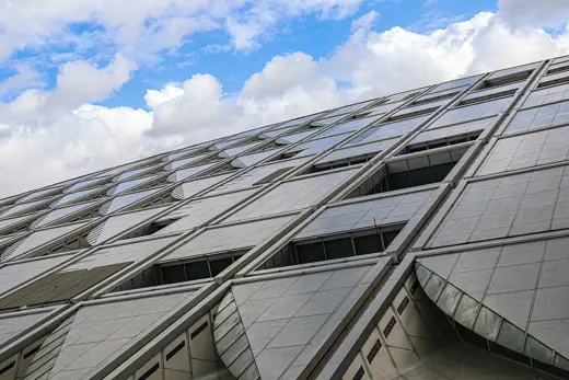 Photo 4: Exterior