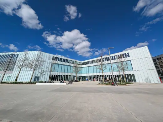 Photo 3: Exterior