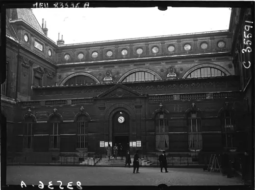 Photo 4: Exterior