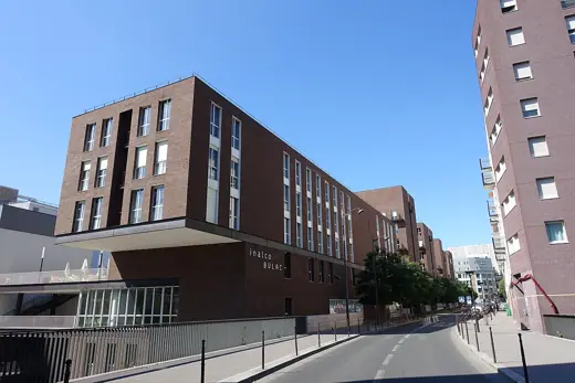 Photo 1: Exterior