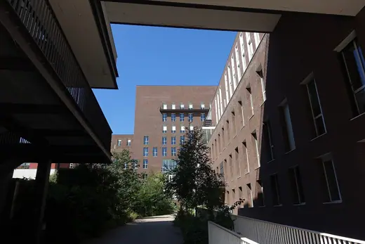 Photo 2: Exterior