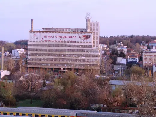 Photo 3: Exterior
