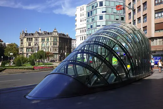 Photo 2: Exterior · Moyua metro station