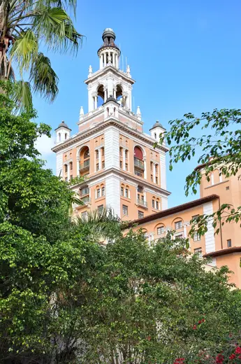 Photo 4: Exterior