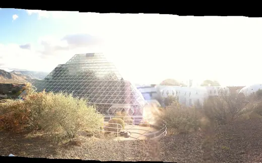 Photo 4: Exterior