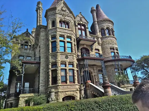 Photo 4: Exterior