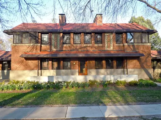Photo 2: Exterior