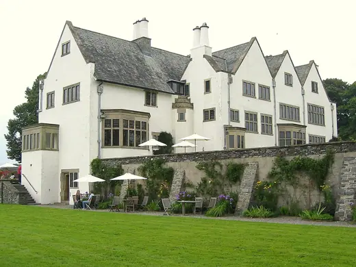 Photo 2: Exterior