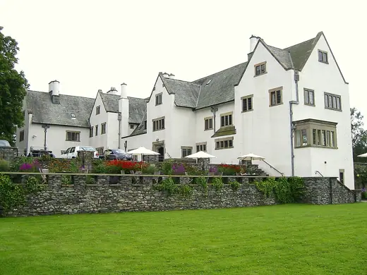 Photo 3: Exterior