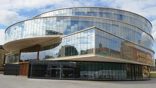 Photo 2: Exterior · Blavatnik School of Government building in Oxford viewed from the south in July 2016