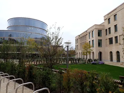 Photo 3: Exterior · Schwarzman Centre for the Humanities with the Blavatnik School of Government