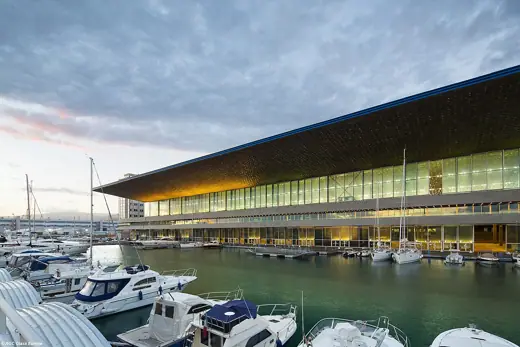 Photo 2: Exterior
