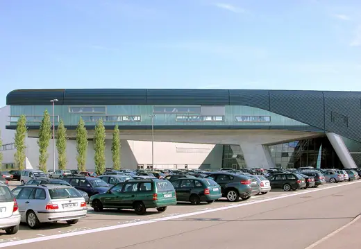 Photo 3: Exterior
