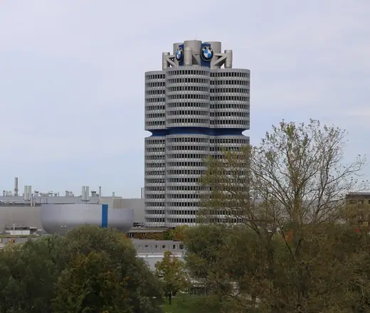 Photo 3: Exterior · Blick vom Olympiaberg auf den BMW Tower, München