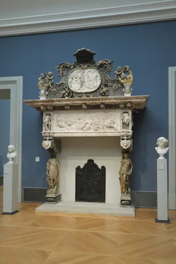 Photo 4: Interior · Bode-Museum im Bezirk Berlin-Mitte in Berlin/Deutschland, Kamin aus dem Husumer Schloss, von 1612/15 (Inv