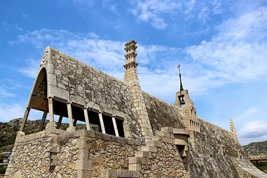 Photo 2: Exterior