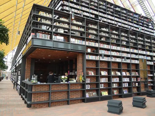 Photo 2: Exterior
