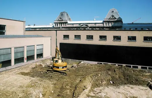 Photo 2: Exterior