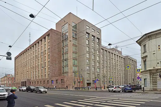 Photo 2: Exterior