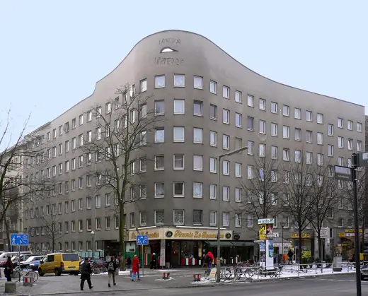 Photo 1: Exterior