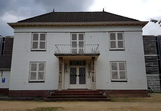 Photo 2: Exterior · Bonnefanten Kunstuitleen Venlo aan de Deken van Oppensingel in Venlo