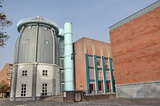 Photo 3: Exterior