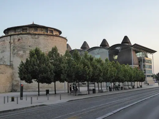 Photo 2: Exterior · Palais de justice de Bordeaux, Bordeaux, France, July 2014