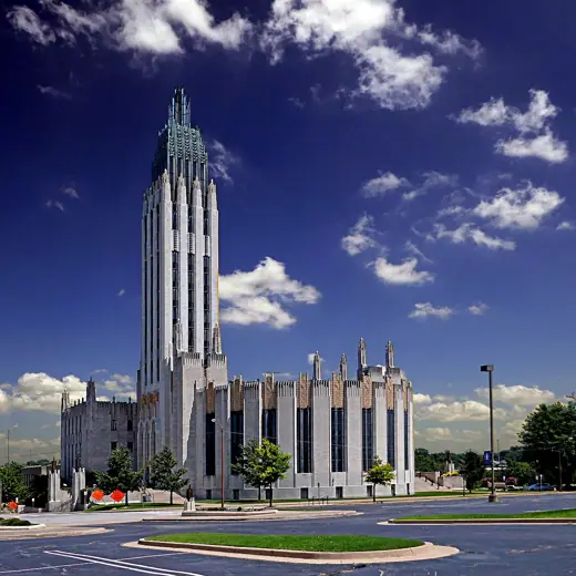 Photo 1: Exterior