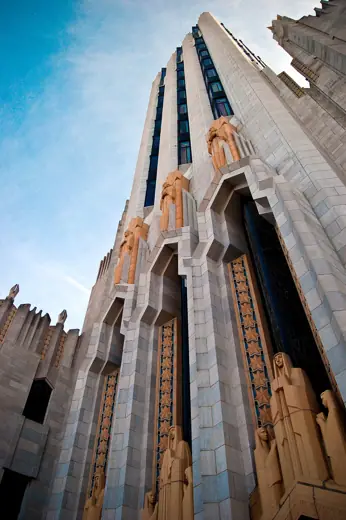 Photo 2: Exterior