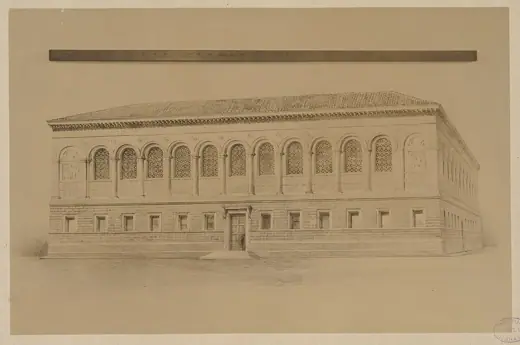 Photo 4: Exterior