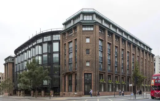 Photo 2: Exterior