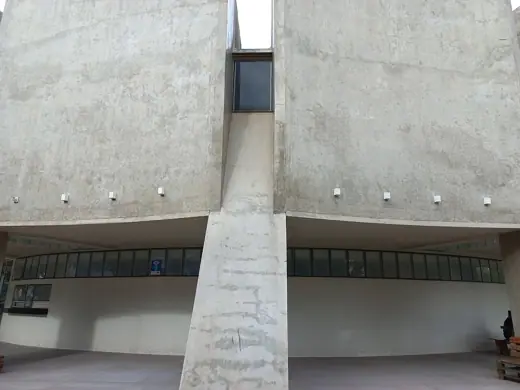 Photo 3: Exterior
