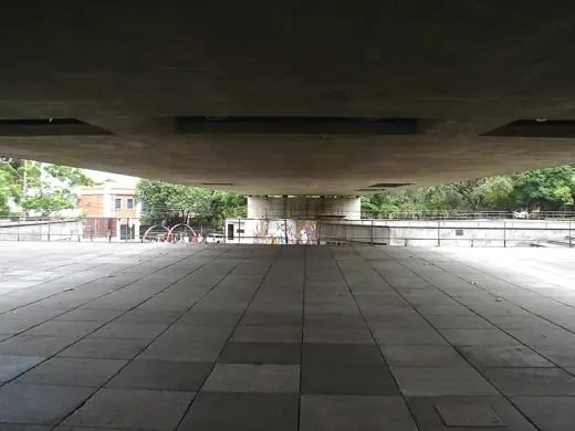 Photo 3: Exterior