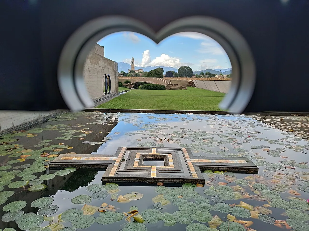 Brion Cemetery: Detail · tomba Brion