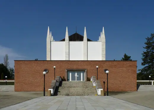 Photo 1: Exterior