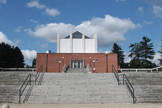 Photo 4: Exterior