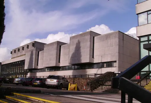 Photo 3: Exterior