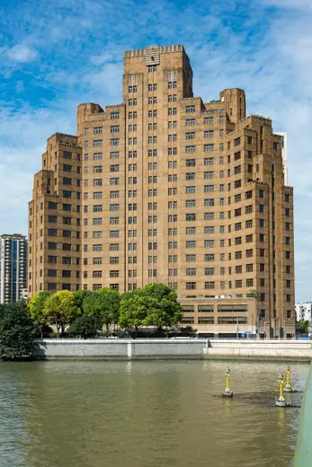 Photo 2: Exterior