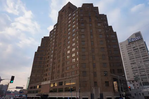 Photo 3: Exterior