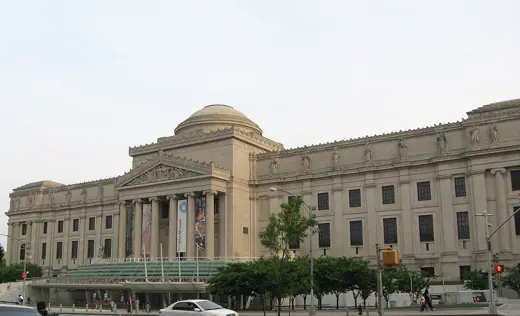Photo 1: Exterior