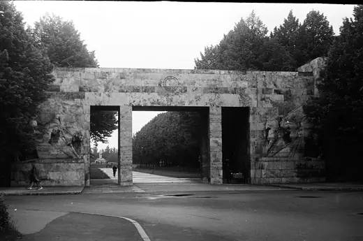 Photo 3: Exterior