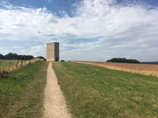 Photo 8: Context · Bruder Klaus Kapelle nabij Wachendorf (Euskirchen) in juli 2022
