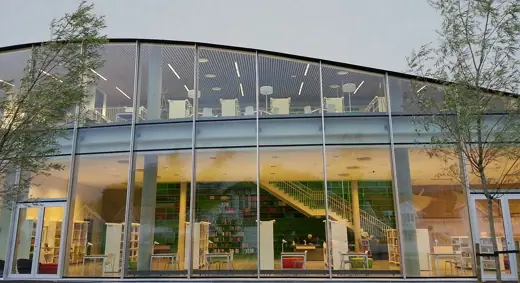 Photo 3: Exterior