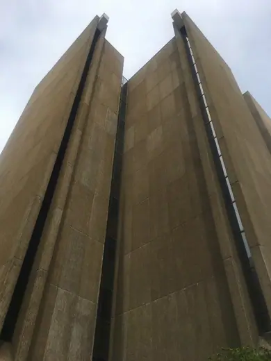 Photo 4: Context · Frank A