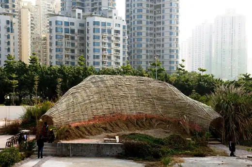 Photo 1: Exterior