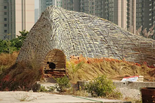 Photo 2: Exterior